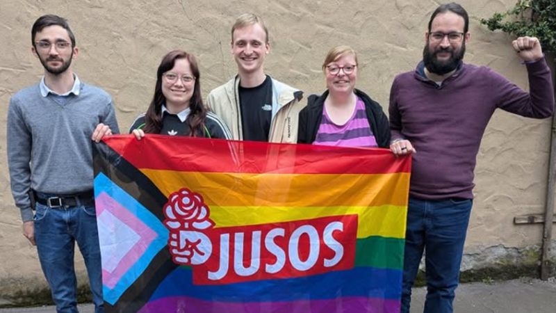 Der Bezirksvorstand der Jusos Unterfranken zusammen auf einem Bild.
