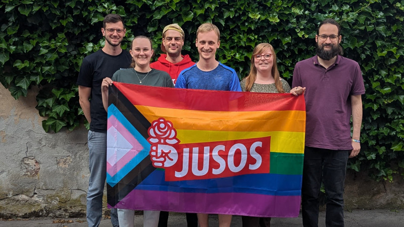 Der Bezirksvorstand der Jusos Unterfranken zusammen auf einem Bild.